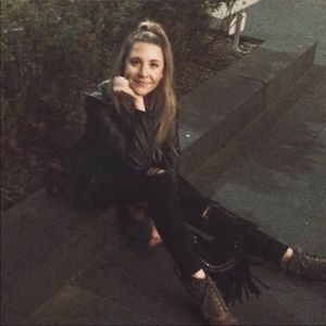 Meet your Posher, Andrea